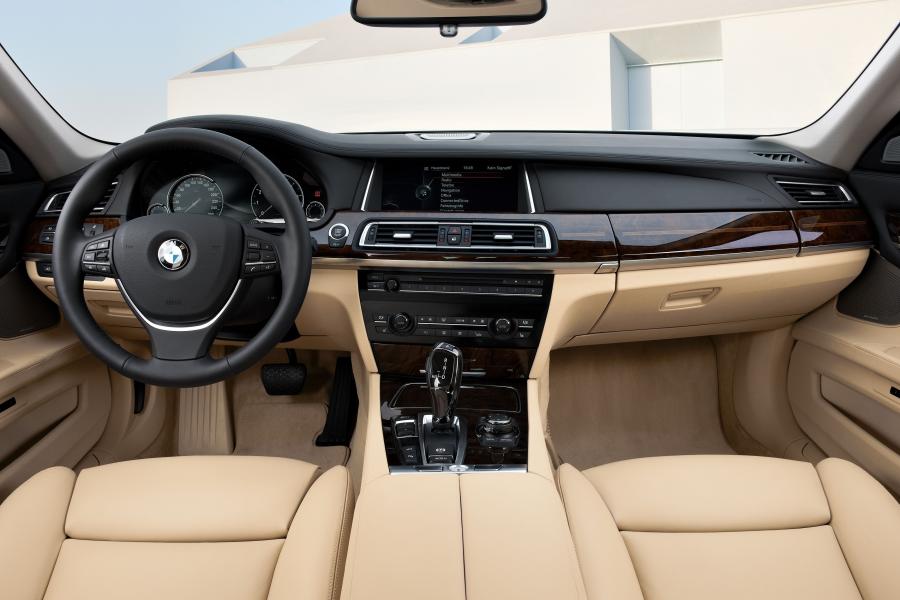  BMW 750d xDrive 2012 года  (фото 22 из 54)